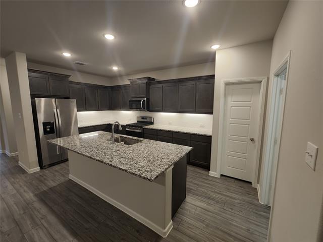 Building Photo - 621 Maple Leaf Way