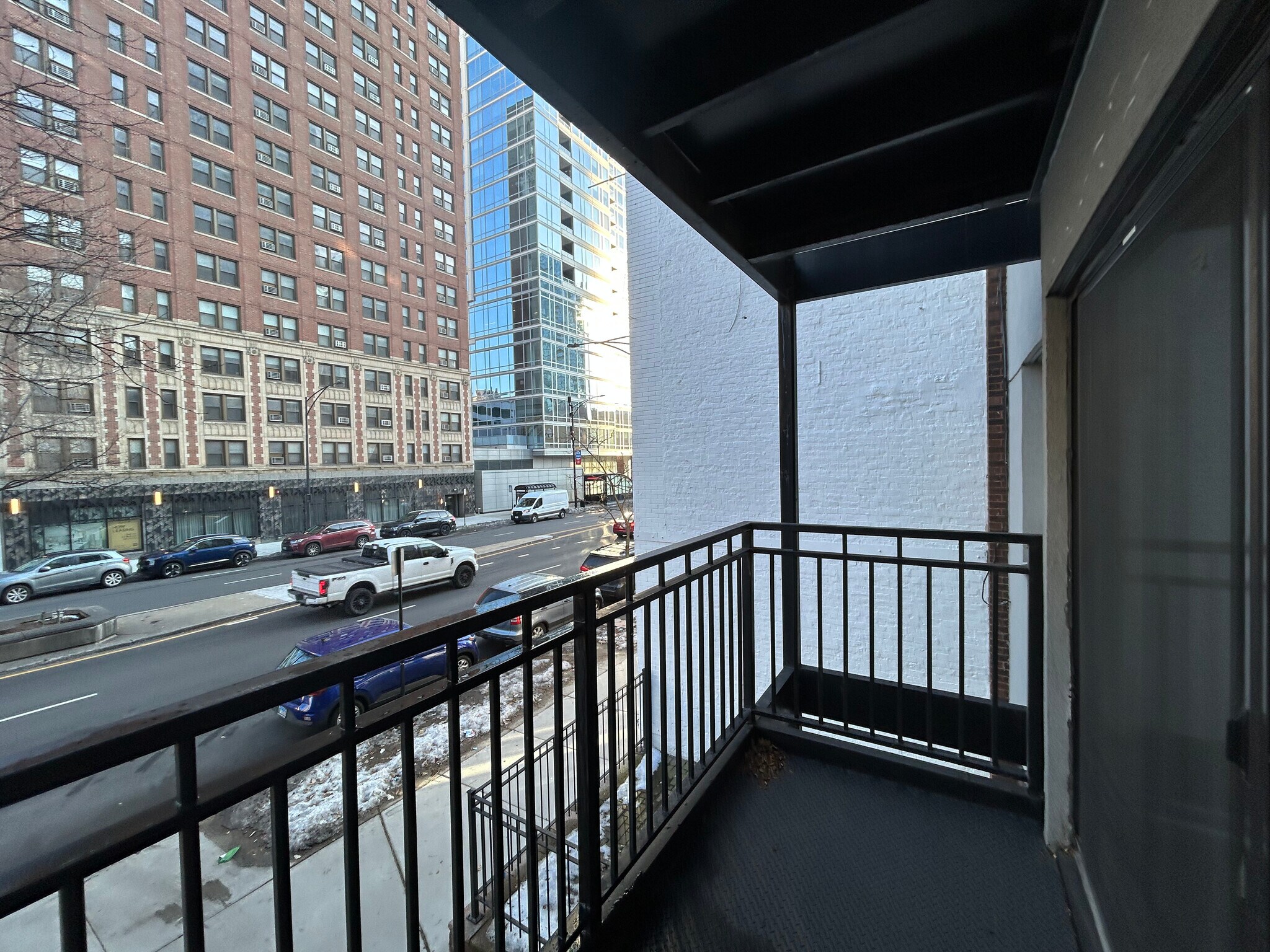 Building Photo - 1254 N La Salle Dr