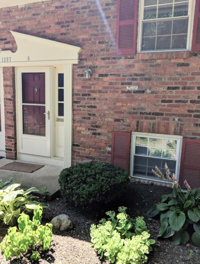 Building Photo - 1387 Bluff Ave