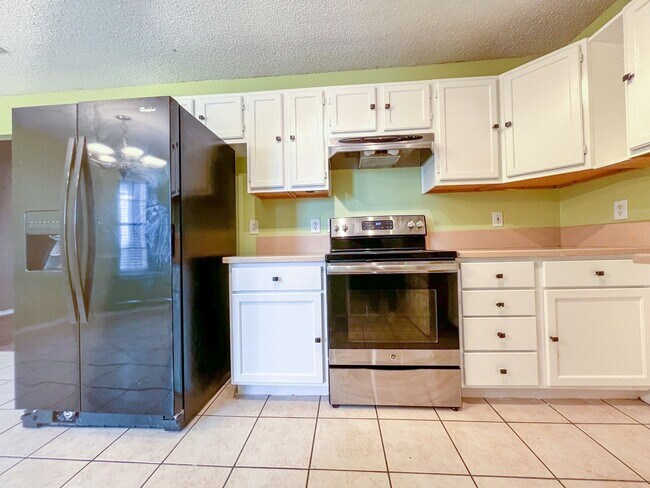 Building Photo - 3406 Bamboo Ln