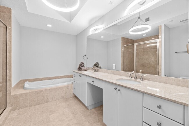 Building Photo - 701 S Olive Ave