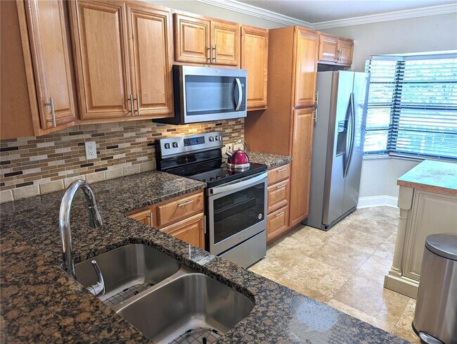 Building Photo - 5657 Summerside Ln