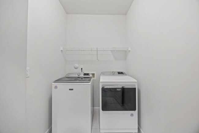 Building Photo - Beautiful, Gorgeous, New Contruction, 5 Bedroom, Garage, Bonus Room, Office, Pet Friendly!