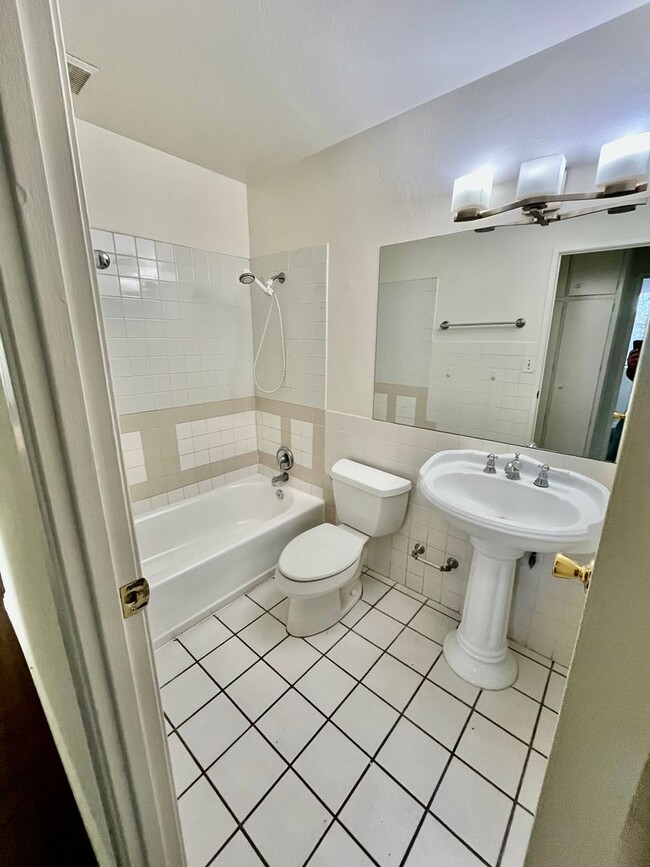 Building Photo - Move-In Ready 3BR/2BA Home w/ Solar, EV Charger & Garage