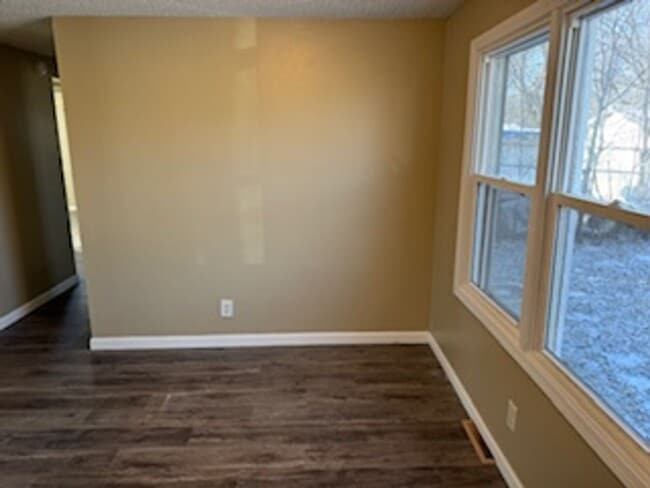 Building Photo - 63 Zuma St