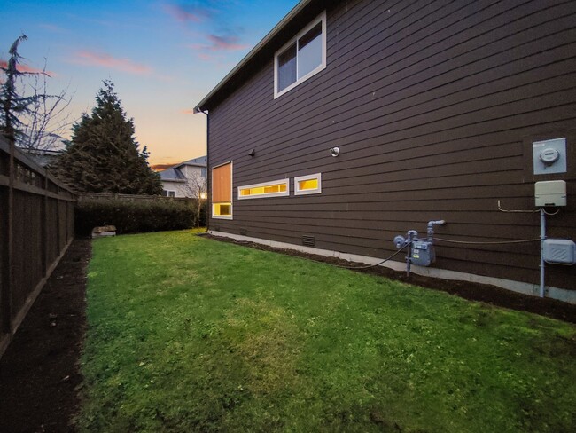 Building Photo - Luxury 2-Story house in private Cul de Sac