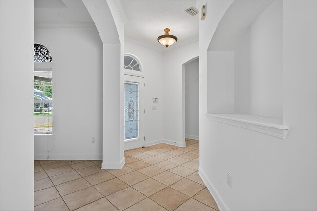 Building Photo - Gated Community!