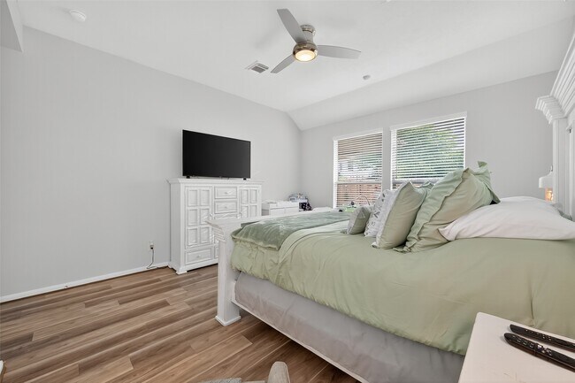 Building Photo - 19343 Dickson Park Dr