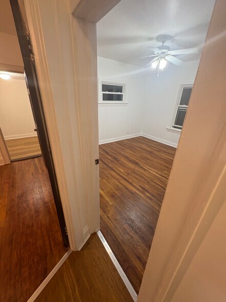 Building Photo - 3568 E 153rd St