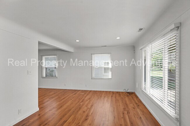 Building Photo - Fully Updated Two Bedroom with Contemporary Style and Comfort Throughout!