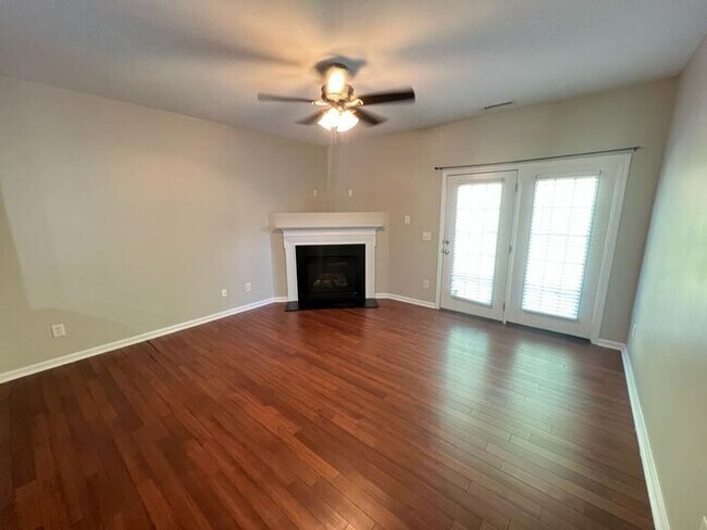 Building Photo - Fantastic 2 Bedroom Durham Townhouse