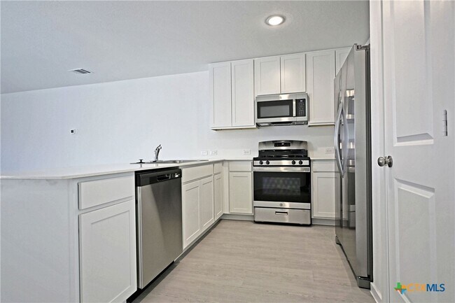 Building Photo - 527 Sarah Wy