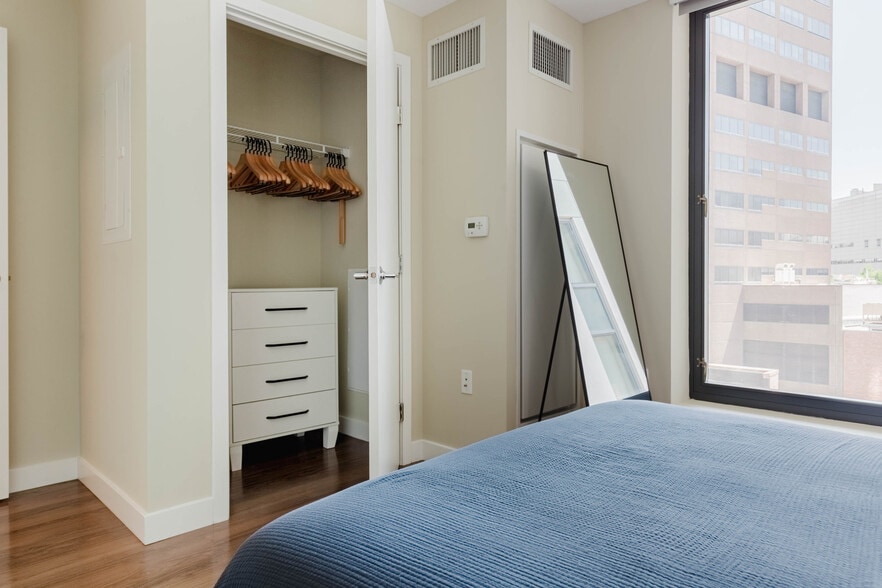 Building Photo - 45 Stuart St