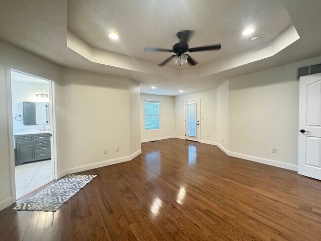 Building Photo - WELCOME HOME!