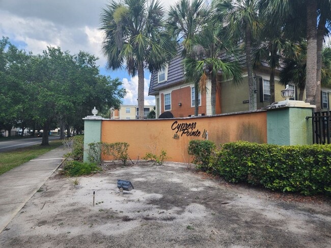 Building Photo - : 2 Bedroom 2 Bath Condo