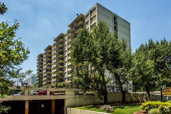 Building Photo - Central Gardens