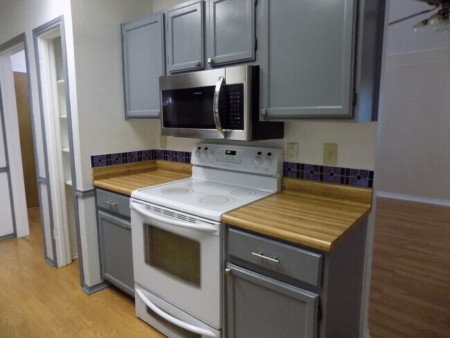 Building Photo - 5906 Spring Crossing