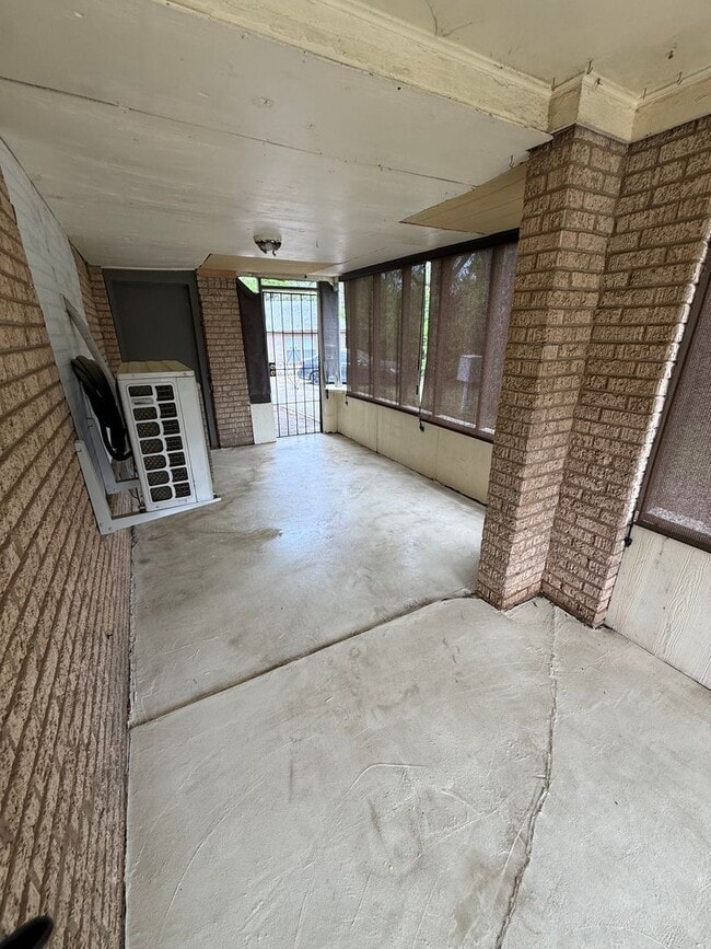 Building Photo - Welcome to this charming Tudor-Styled home in the heart of Fort Worth!