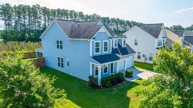 Building Photo - 201 Bigleaf Ct