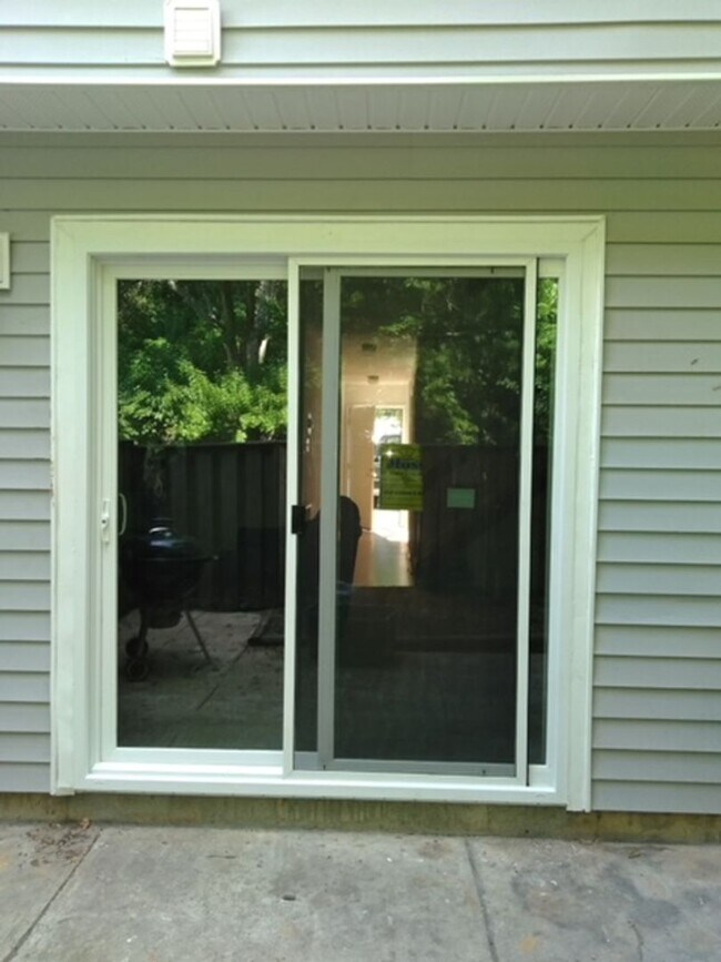 Building Photo - 7237 Sandy Creek Dr
