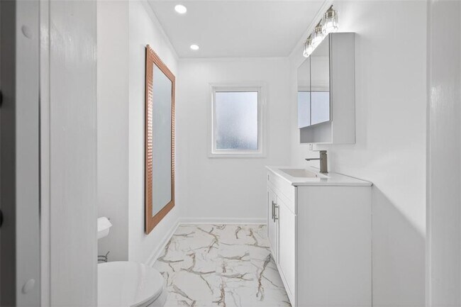 Building Photo - 240 E 5th Ave