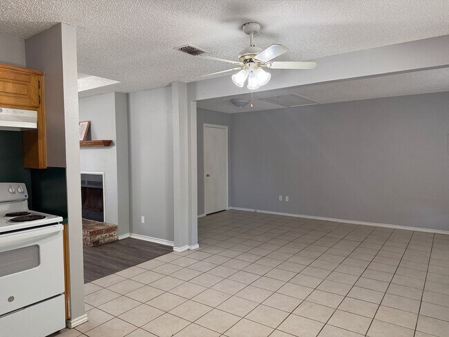 Building Photo - 117 Solon Rd