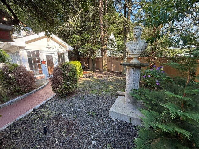 Building Photo - 445 W Hartsdale Ave