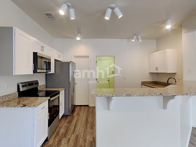 Building Photo - 16864 W Tasha Dr