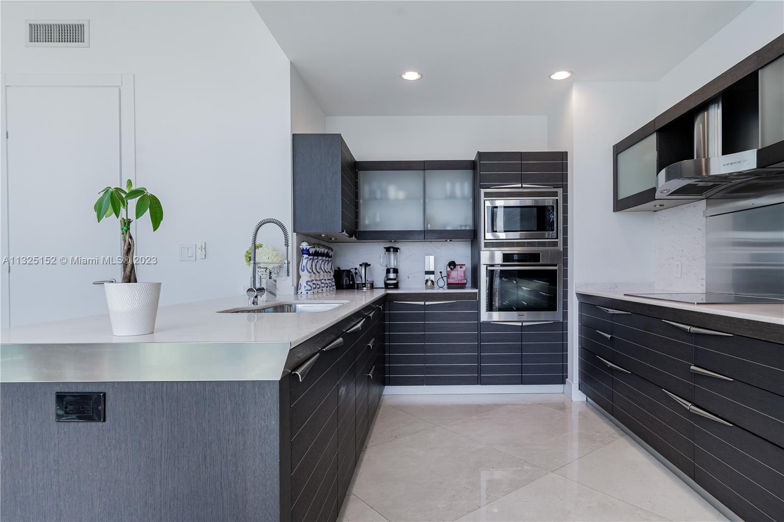 Building Photo - 200 Biscayne Boulevard Way