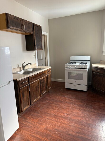 Building Photo - 37 Holland Pl