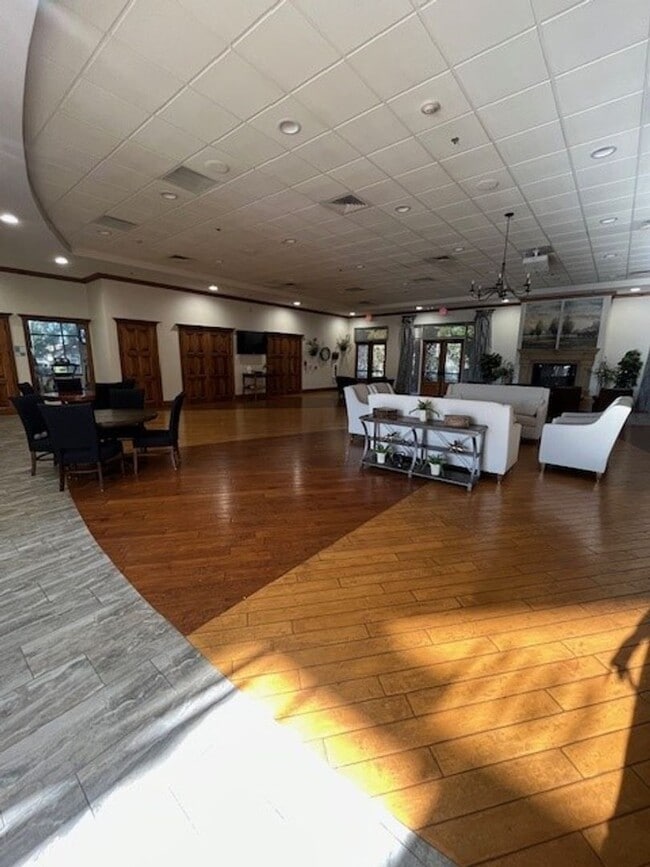 Building Photo - 121 Market Hill Way