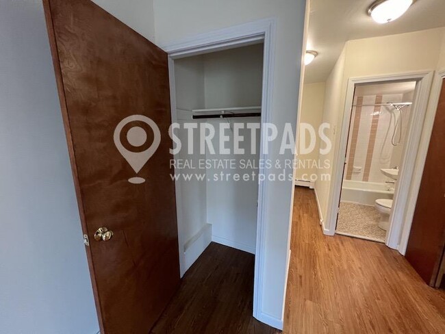 Building Photo - bedroom in Boston MA 02130