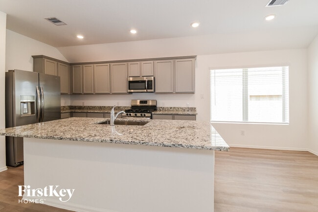 Building Photo - 712 Scenic Lk Dr