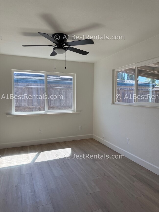Building Photo - 3808 Sierra St