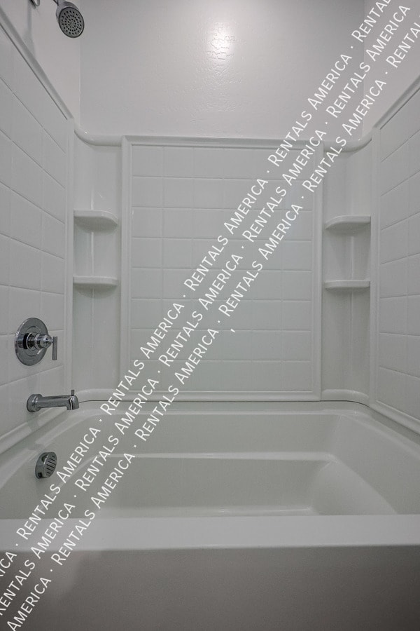 Building Photo - 9718 E Tahoe Ave