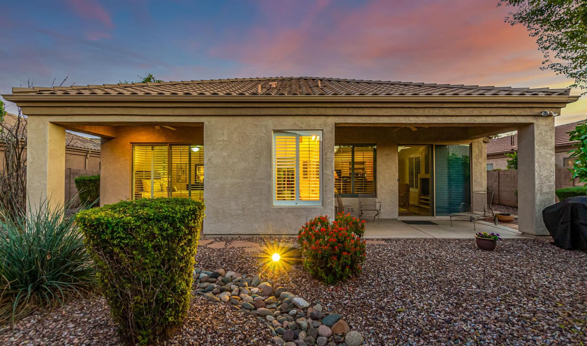 Building Photo - 892 W Raven Dr