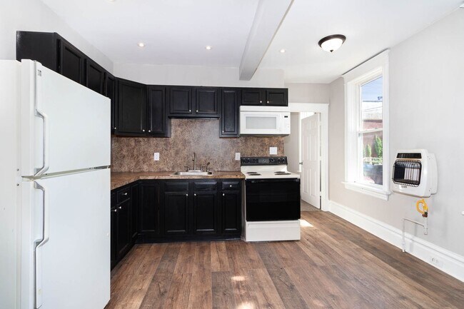 Building Photo - 551 Radnor St