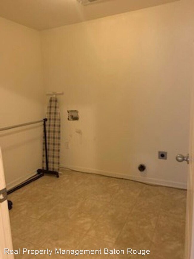 Building Photo - 4 br, 3 bath House - 10043 High Pines Dr.