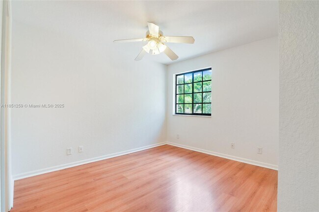 Building Photo - 3844 Tree Top Dr