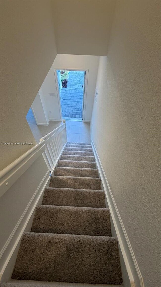 Building Photo - 1077 SE 2nd St