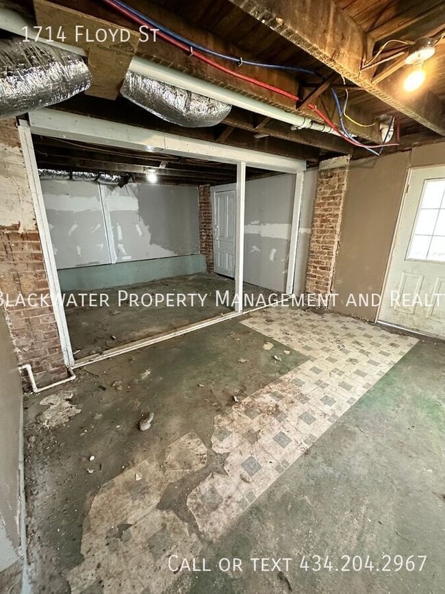 Building Photo - 1714 Floyd St