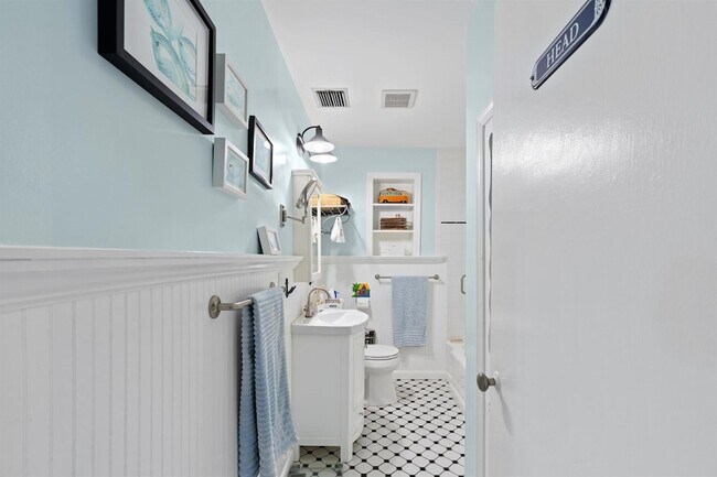 Building Photo - 430 N Ocean Breeze