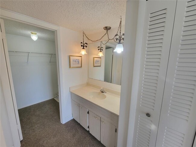 Building Photo - 7600 Sun Island Dr S