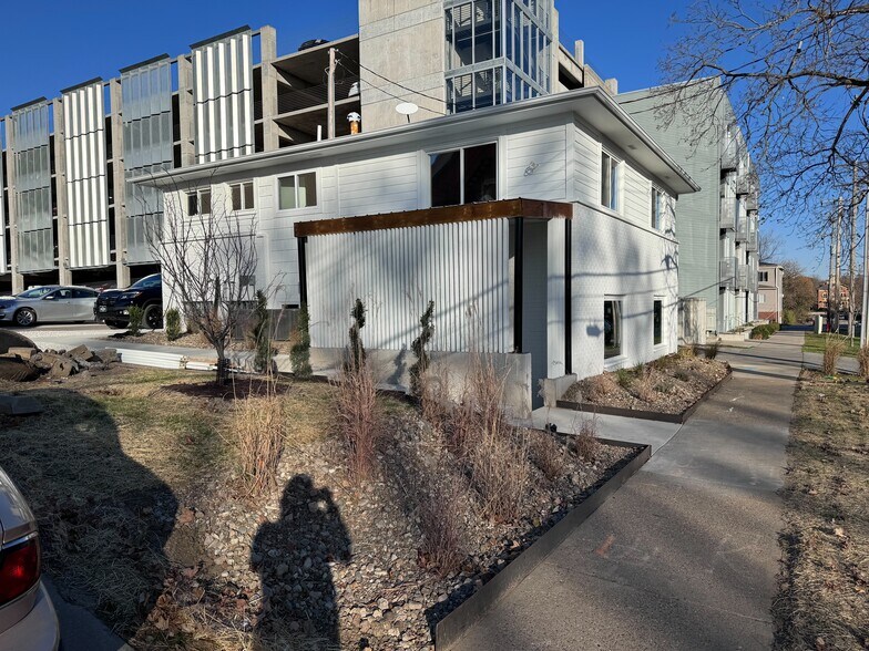 Building Photo - 114 E Prentiss St