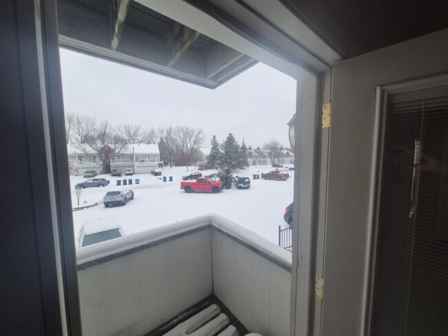 Building Photo - 896 Wescott Square