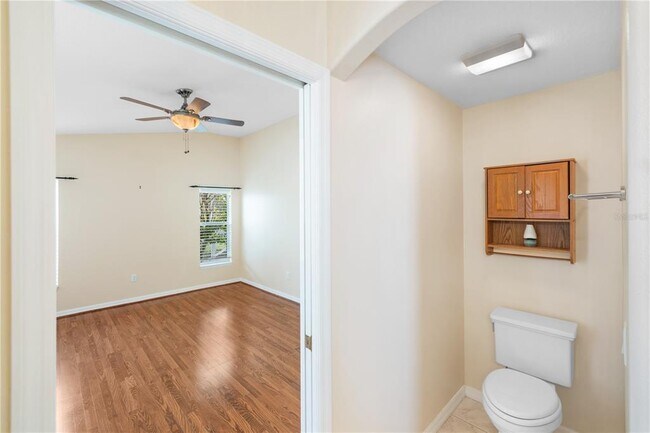 Building Photo - 1556 Scarlett Ave