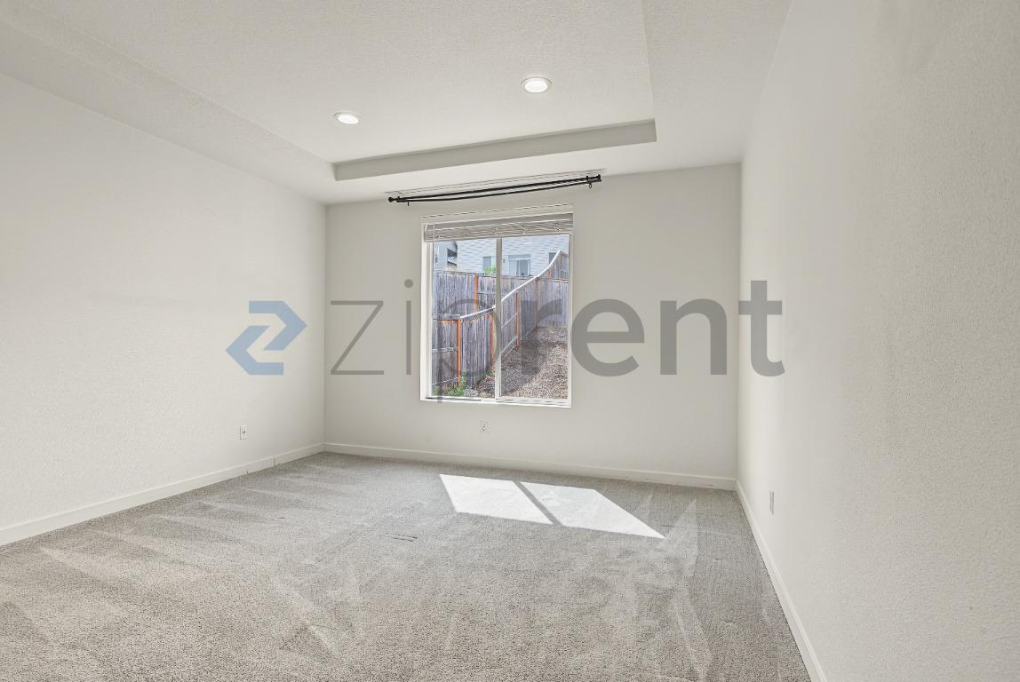 Building Photo - Unit