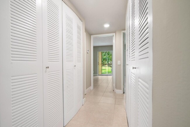 Building Photo - 516 Meadows Cir