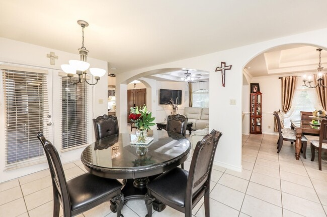 Building Photo - 2040 Cochiti Dr