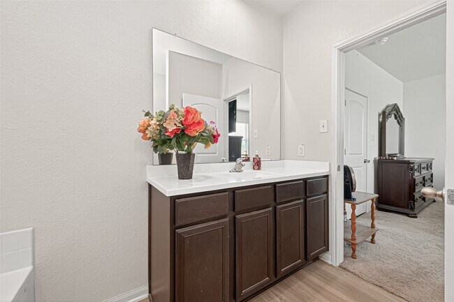 Building Photo - 15315 Crescent Brookfield Dr